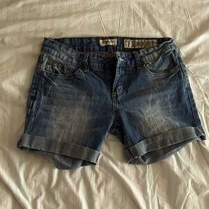 woman’s tight fit low waisted jean shorts